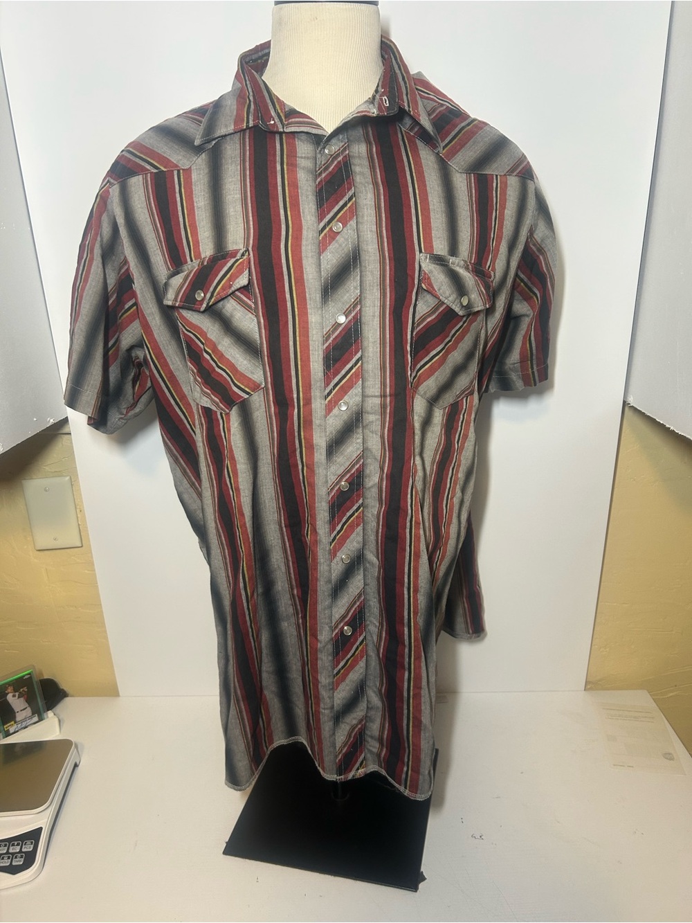 Men's Short-Sleeve Striped Button-Up Shirt - Red & Gray wrangler vintage